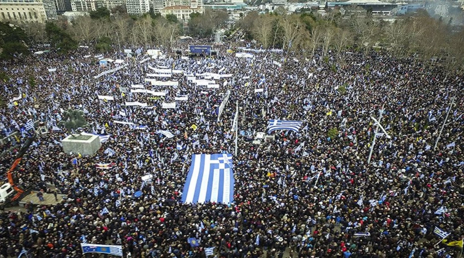 Ρωσία-ΗΠΑ βλέπουν ραγδαίες πολιτικές εξελίξεις μετά την Κυριακή: Ερχεται η μεγαλύτερη έκρηξη από το 1993 – Σύσσωμη η ΝΔ στο συλλαλητήριο – Δημοψήφισμα από ΣΥΡΙΖΑ;